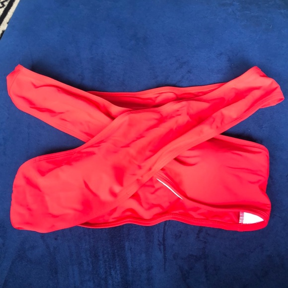 Red bikini - Picture 5 of 6